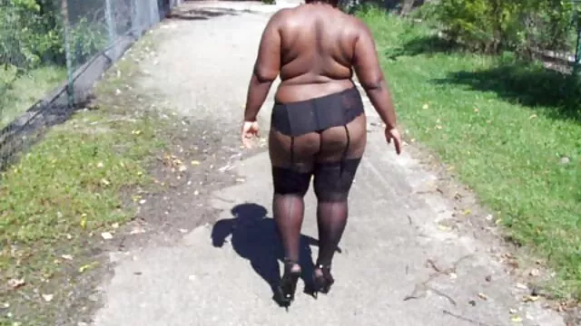 Linda jovem Vaqueira na pila mostra pés e dedos melhores sites de vídeo pornô