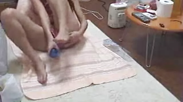 Uma bela Pila asiática que os melhores vídeos pornô das panteras seduz a sério.