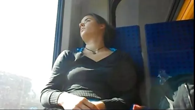 A menina loira está os melhores videos porno brasileiro muito feliz por ver o seu homem negro.
