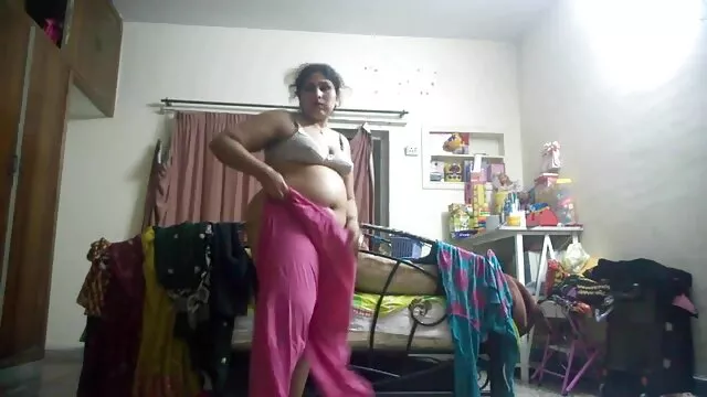 Um bandido melhores videos amadores porno natural maroto esfrega a pila e faz a carne.
