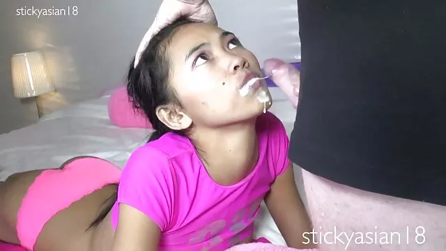 A Abelhinha marota Evelyn Rangel oferece o rabo apertado a um melhores video de sexo brasileiro tipo musculado