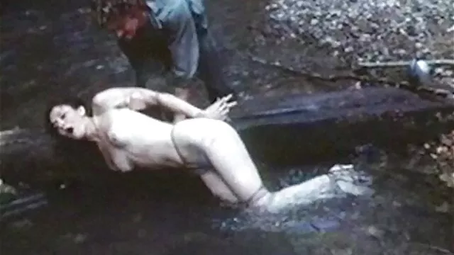 A o melhor do porno anal loira excitada quer este galo jovem.