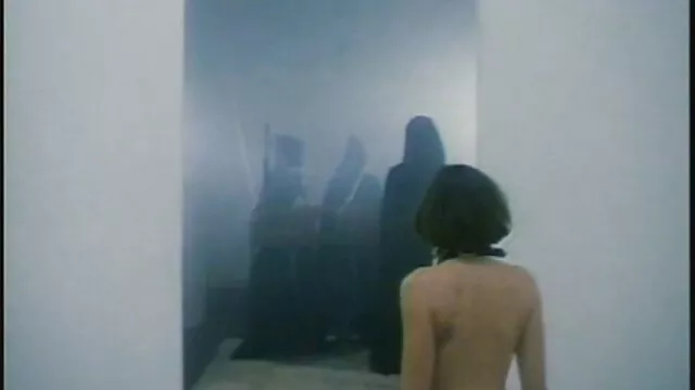 Sarah Sori melhor vídeo de sexo pornô é estimulada por grandes brinquedos.