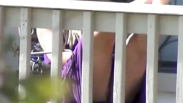 A linda vizinha os melhores vídeos de sexo pornô do lado dá prazer aos seus fãs na Internet.