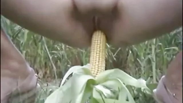Twink Michaels derrama uma porção de esperma e Chichi melhores vídeos de sexo pornô ao ar livre.