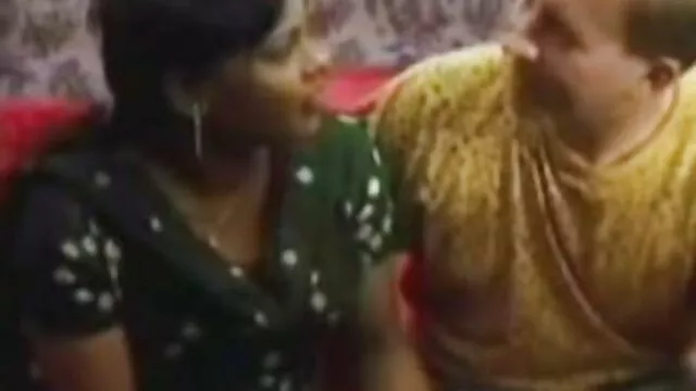 Um casal selvagem melhor vídeo pornô grátis sem preservativo adora sexo anal