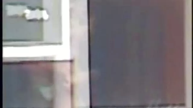 A rapariga excitada adora o estilo qual o melhor site de vídeo pornô de cão ao ar livre